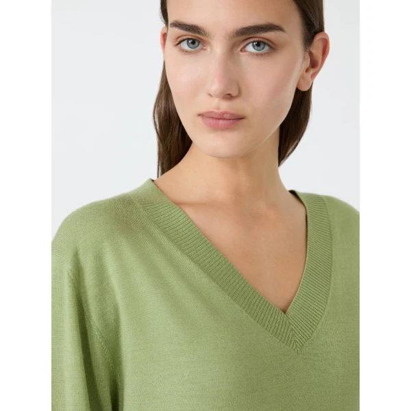 Max Mara Talamo Wool, Silk and Cashmere V-Neck Jumper in Green | Sweaters | Luxury Shoes 