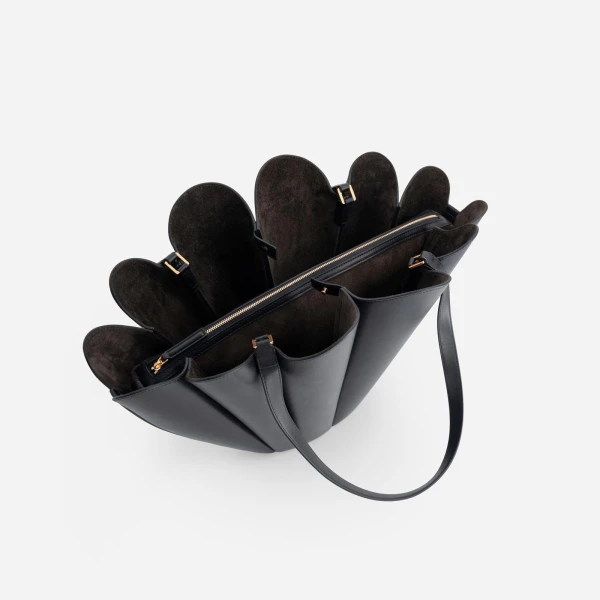 Mlouye Seashell Tote in Black | Totes & Top-Handle Bags | Luxury Shoes 