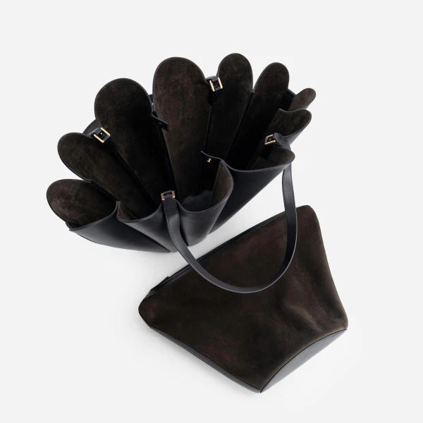 Mlouye Seashell Tote in Black | Totes & Top-Handle Bags | Luxury Shoes 
