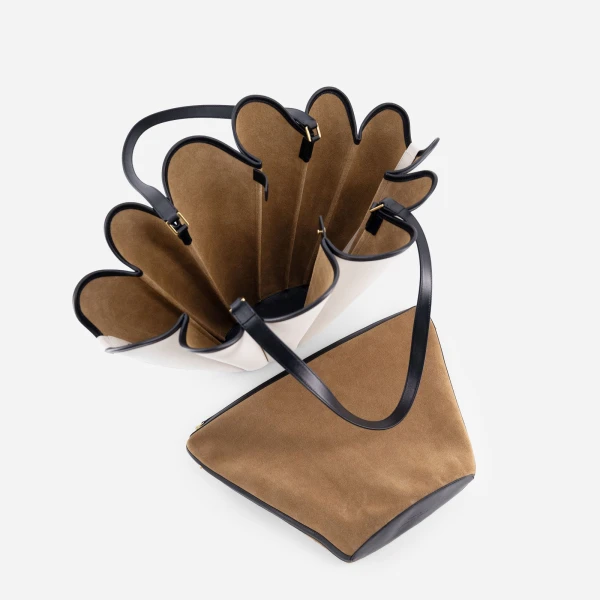 Mlouye Seashell Tote in Off White | Totes & Top-Handle Bags | Luxury Shoes 