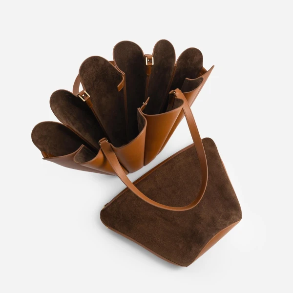 Mlouye Seashell Tote in Tan | Totes & Top-Handle Bags | Luxury Shoes 