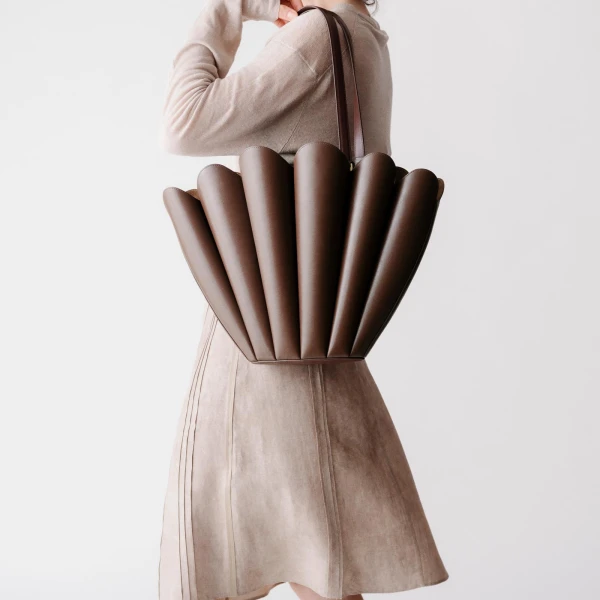 Mlouye Seashell Tote in Tan | Totes & Top-Handle Bags | Luxury Shoes 