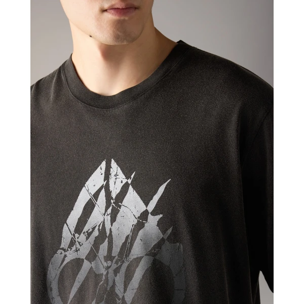 Moose Knuckles Claw Logo T-Shirt in Black | T-shirts & vests | Luxury Shoes 