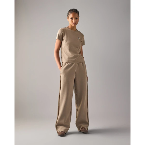 Moose Knuckles Crescent T-Shirt in Ashen | T-shirts | Luxury Shoes 