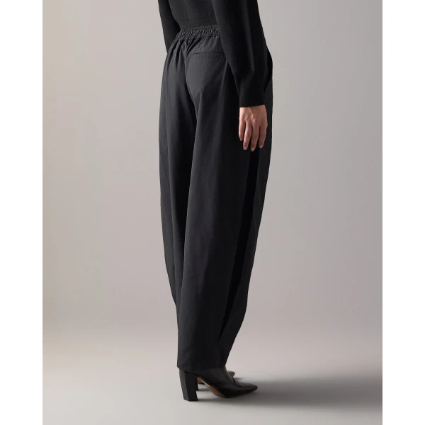 Moose Knuckles Edge Barrel Pants in Black | Pants | Luxury Shoes 