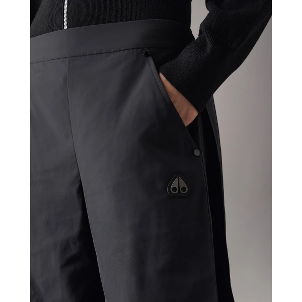 Moose Knuckles Edge Barrel Pants in Black | Pants | Luxury Shoes 
