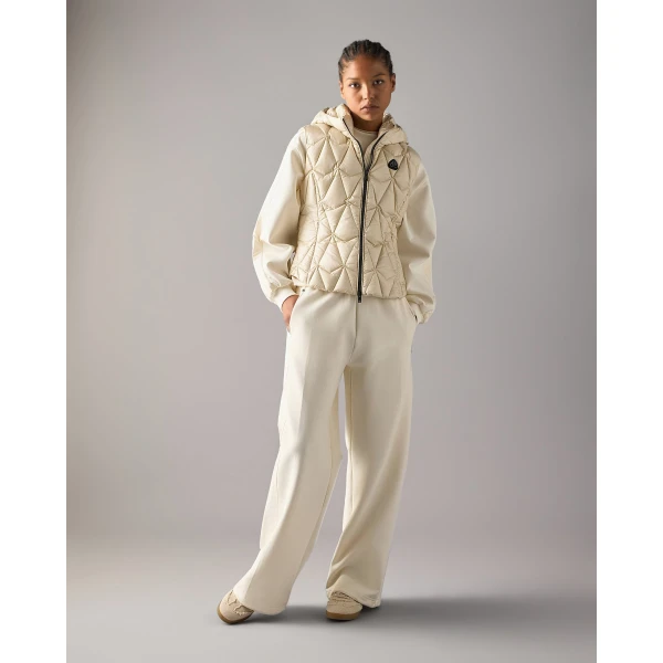 Moose Knuckles Iceberg Quilt Down Vest in Alabaster | Vests | Luxury Shoes 