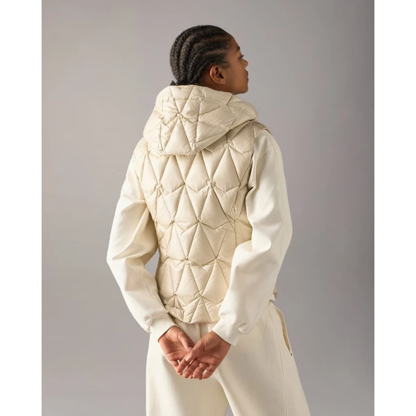 Moose Knuckles Iceberg Quilt Down Vest in Alabaster | Vests | Luxury Shoes 