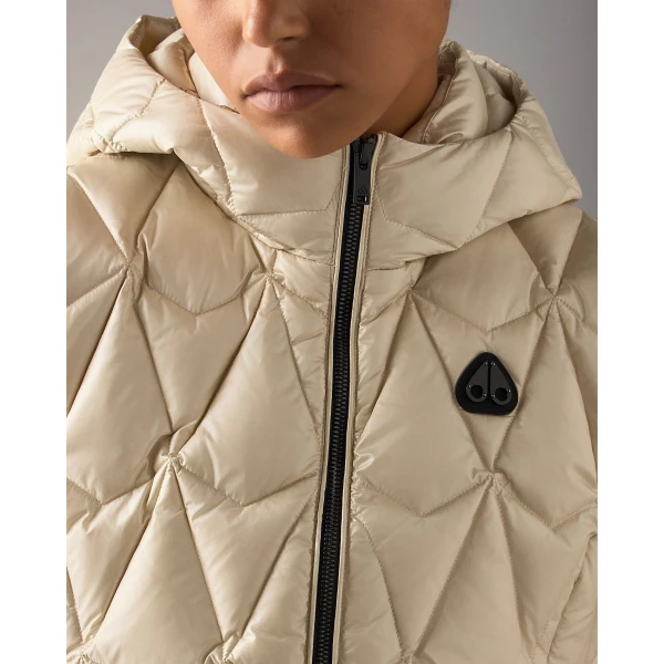 Moose Knuckles Iceberg Quilt Down Vest in Alabaster | Vests | Luxury Shoes 