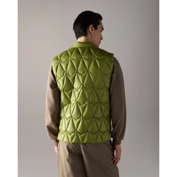 Moose Knuckles Iceberg Quilt Down Vest in Clover | Men Jackets | Luxury Shoes 