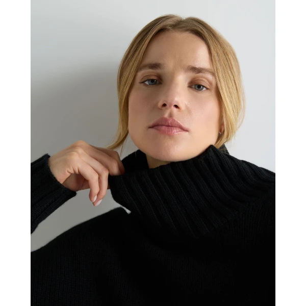 N.Peal Chunky Funnel Neck Cashmere Jumper in Black