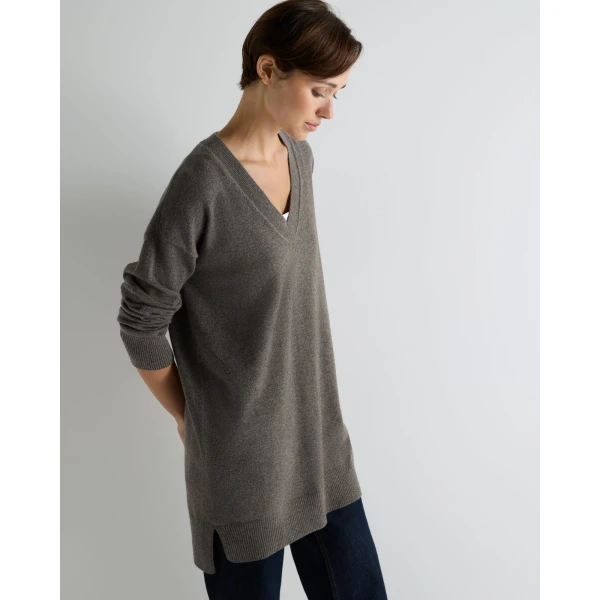 N.Peal Elise Long V Neck Cashmere Tunic in Wood Smoke Brown