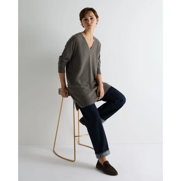 N.Peal Elise Long V Neck Cashmere Tunic in Wood Smoke Brown