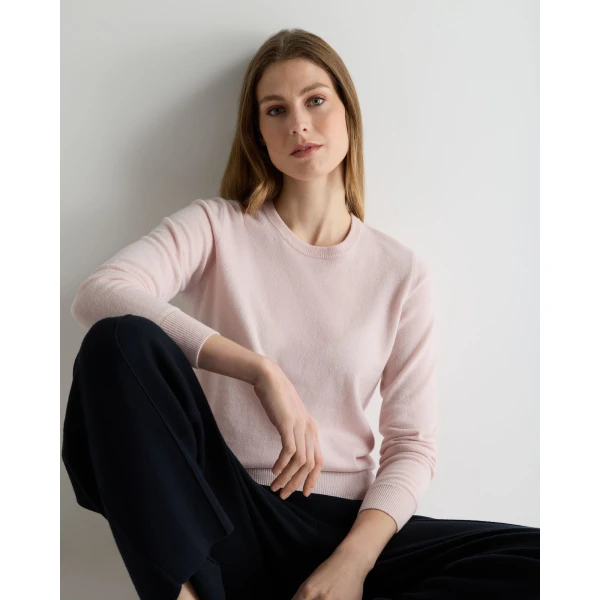 N.Peal Evie Classic Round Neck Cashmere Jumper in Powder Pink