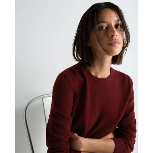 N.Peal Evie Classic Round Neck Cashmere Jumper in Rustic Red