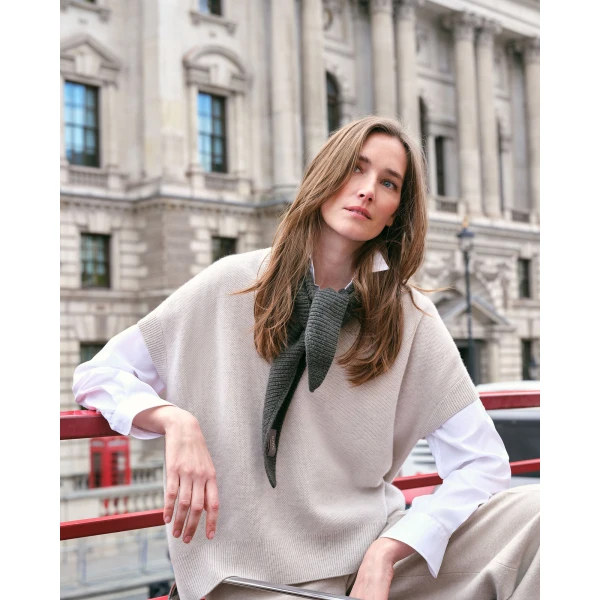 N.Peal Honeycomb Sleeveless Cashmere Jumper in Pebble Grey