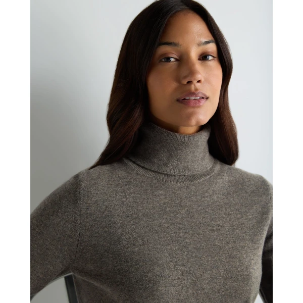 N.Peal Luna Roll Neck Cashmere Jumper in Wood Smoke Brown