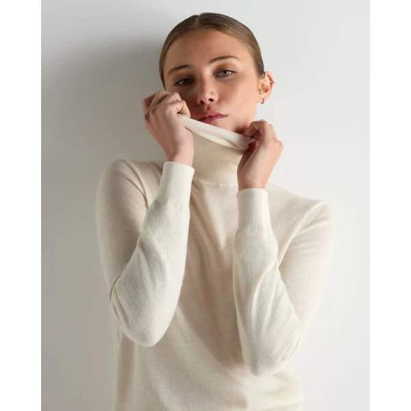 N.Peal Margot Superfine Cashmere Roll Neck Jumper in New Ivory White