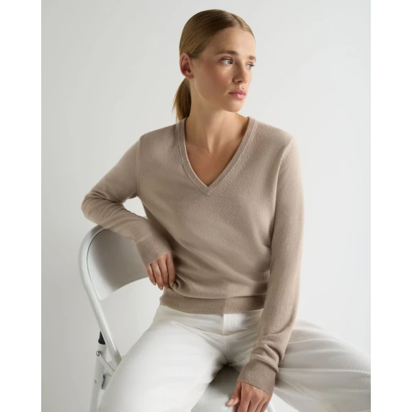 N.Peal Phoebe V Neck Cashmere Jumper in Cashew Brown