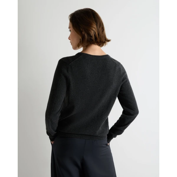 N.Peal Phoebe V Neck Cashmere Jumper in Deep Charcoal Grey