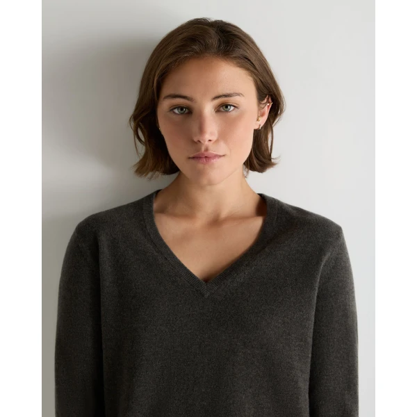 N.Peal Phoebe V Neck Cashmere Jumper in Grey Moss
