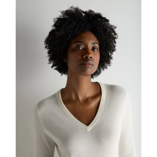 N.Peal Phoebe V Neck Cashmere Jumper in New Ivory White