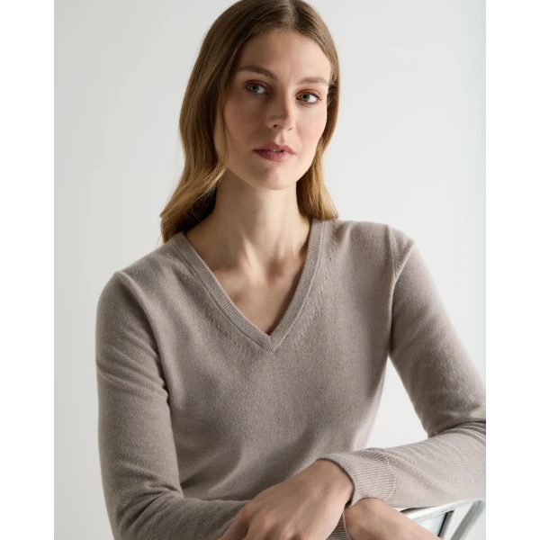 N.Peal Phoebe V Neck Cashmere Jumper in Oat Grey