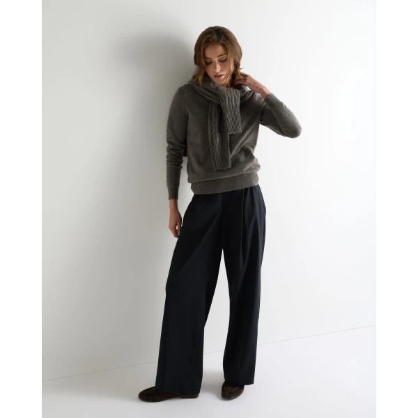 N.Peal Phoebe V Neck Cashmere Jumper in Wood Smoke Brown