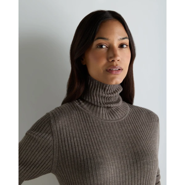 N.Peal Superfine Cashmere Ribbed Roll Neck Jumper in Pecan Brown