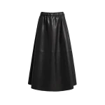Nour Hammour Lenly in Noir Classique