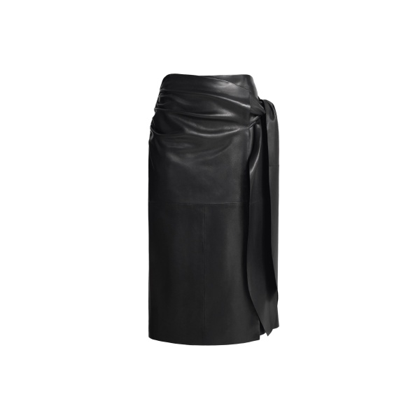 Nour Hammour Viret in Noir Classique