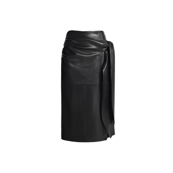 Nour Hammour Viret in Noir Classique