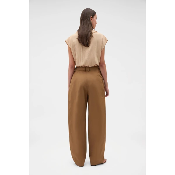 Oroton Cotton Pleat Curve Pant Dark Tobacco, view 5