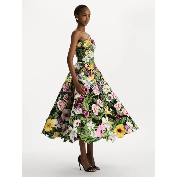 Oscar de la Renta Dominican Mixed-Floral Guipure Gown, view 4
