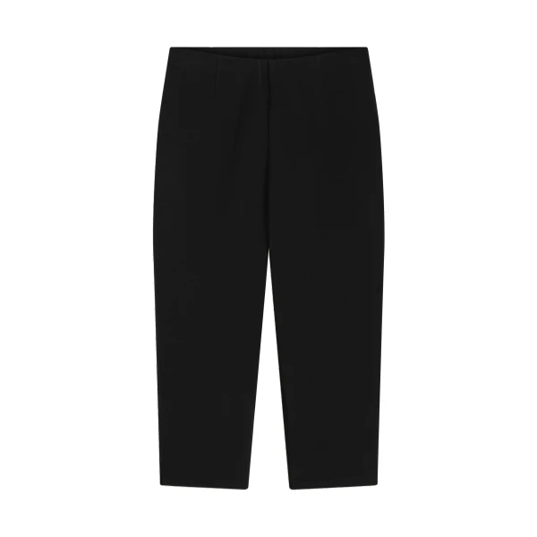 Mina Capri in Black