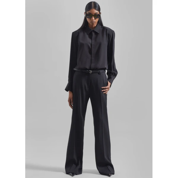 The Frankie Shop Jessie Leather Belt in Black, view 5