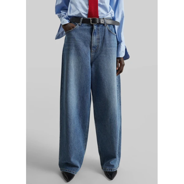 The Frankie Shop Kenny Tapered Leg Jeans in Medium Wash, view 3