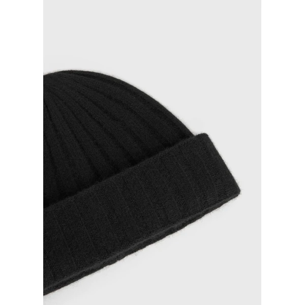 Toteme Cashmere beanie in Black, view 4