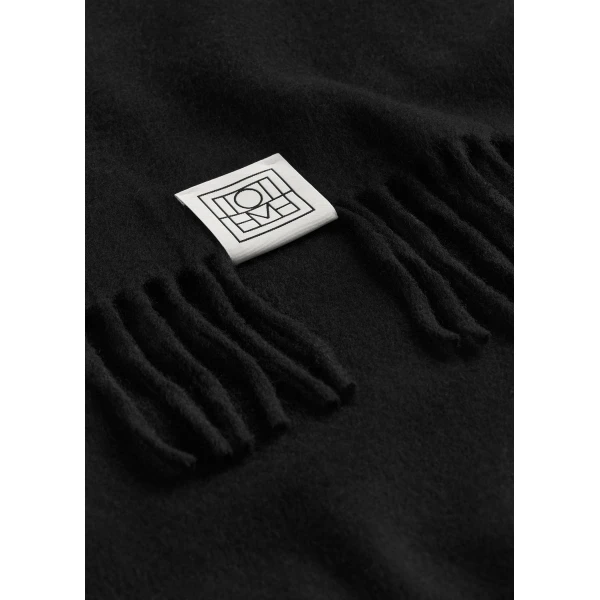 Toteme Cashmere tassel scarf in Black, view 4