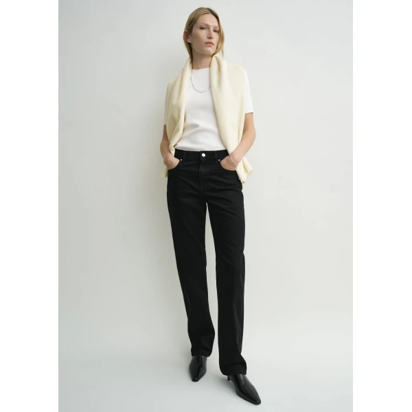 Toteme Classic winter scarf in Off-white, view 2