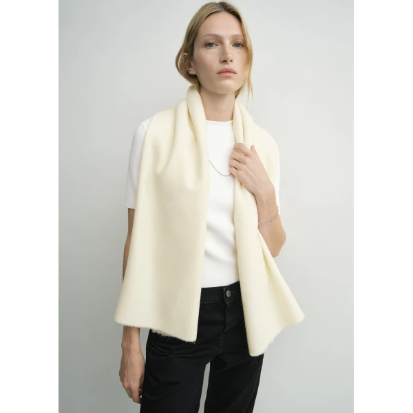 Toteme Classic winter scarf in Off-white, view 3