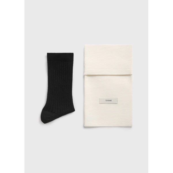 Toteme Crew socks in Black, view 2