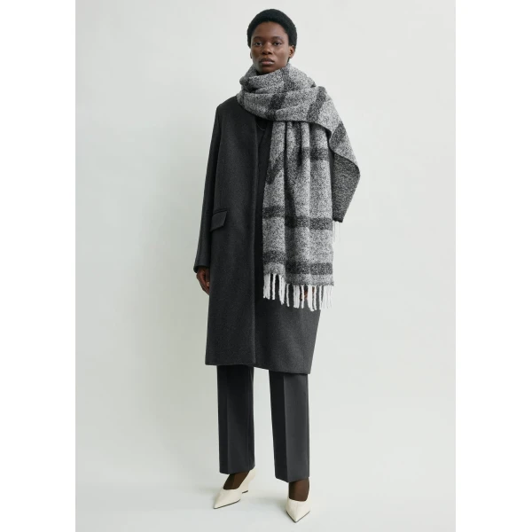 Toteme Monogram jacquard scarf in Black / White, view 2