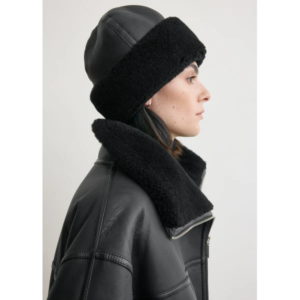 Toteme Shearling winter hat in Black, view 3