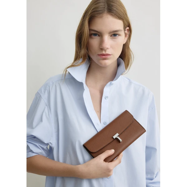Toteme T-Lock grained-leather wallet in Sienna, view 2