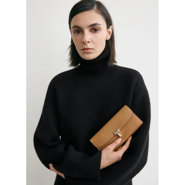 Toteme T-Lock grained-leather wallet in Tan, view 2