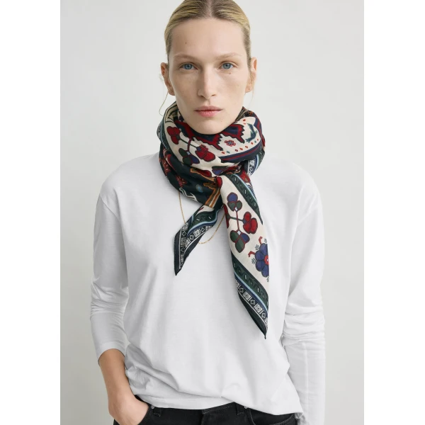 Toteme Winter blanket scarf in Navy red, view 4